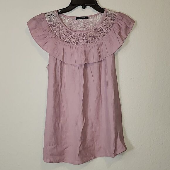 Doe & Rae NWOT, Size Med, Ruffled sleeves, embroidery ambre, dusty pink color. - Picture 1 of 3